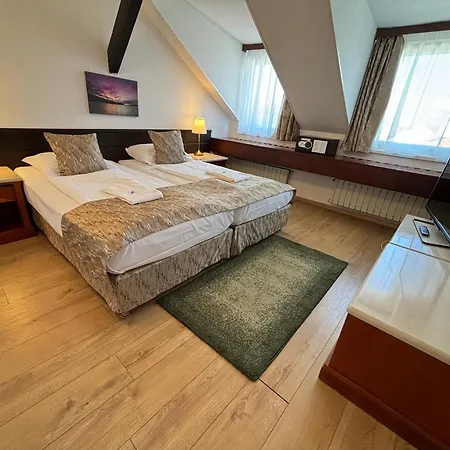 Gloria Center 3* Budapest