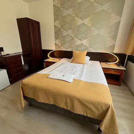 Gloria Center 3*