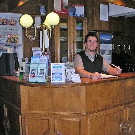 Hotel Gloria Center