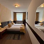 Hotel Gloria Center 3*