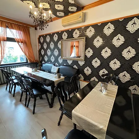 Hotel Gloria Center 3*