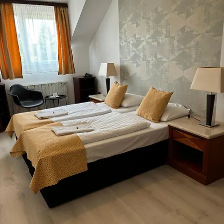 Gloria Center 3* Budapest