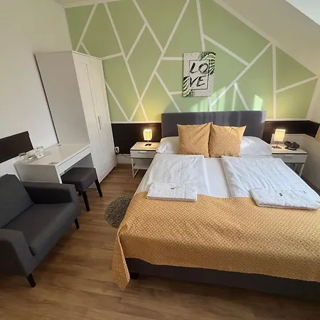 Hotel Gloria Center 3*