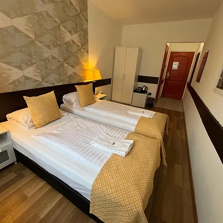 Gloria Center 3* بودابست