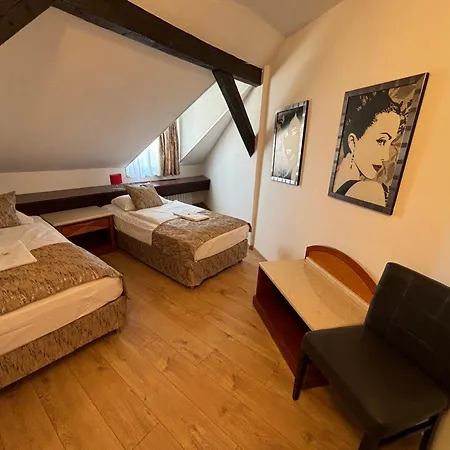 Gloria Center Szálloda 3*