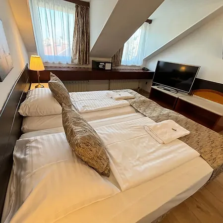 Hotel Gloria Center 3*