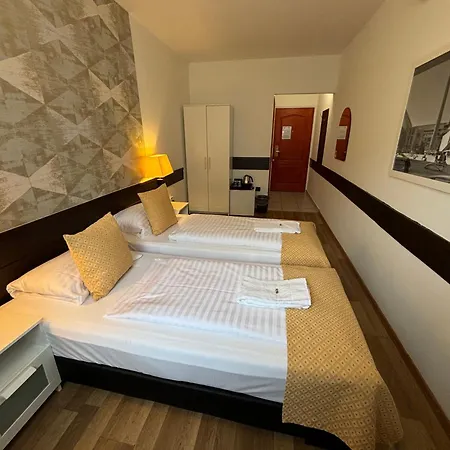 Gloria Center 3* Budapest