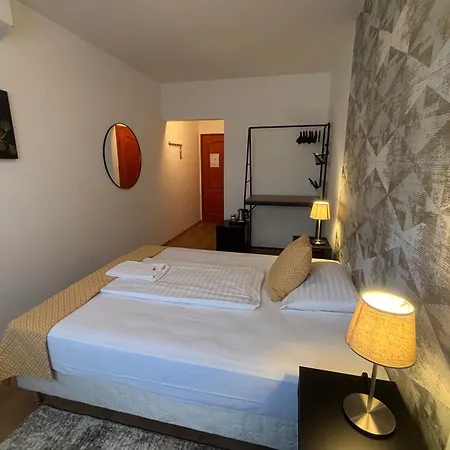 Gloria Center 3* Budapest