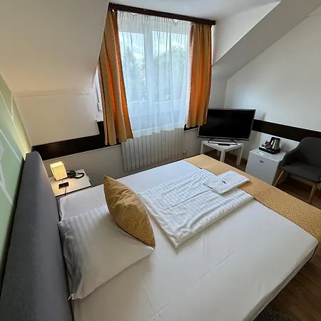 Hotel Gloria Center 3*