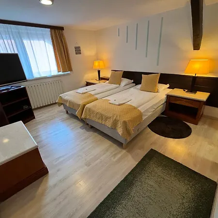 Hotel Gloria Center