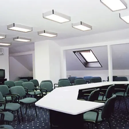 Gloria Center 3* بودابست