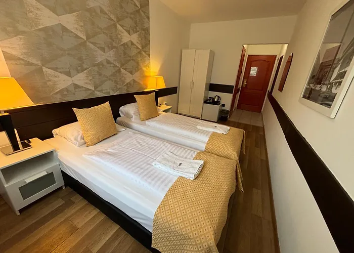 Gloria Center 3* Budapest