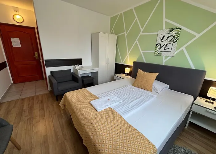 Gloria Center Hotel