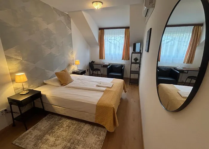 Hotel Gloria Center