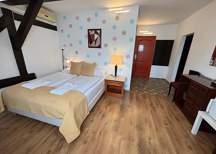 Hotel Gloria Center 3*
