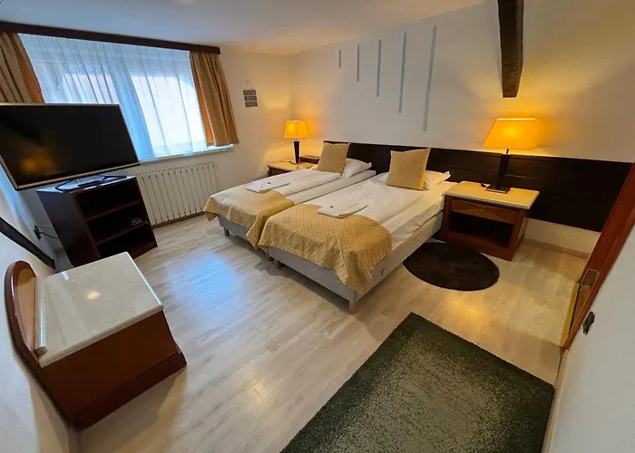 Hotel Gloria Center