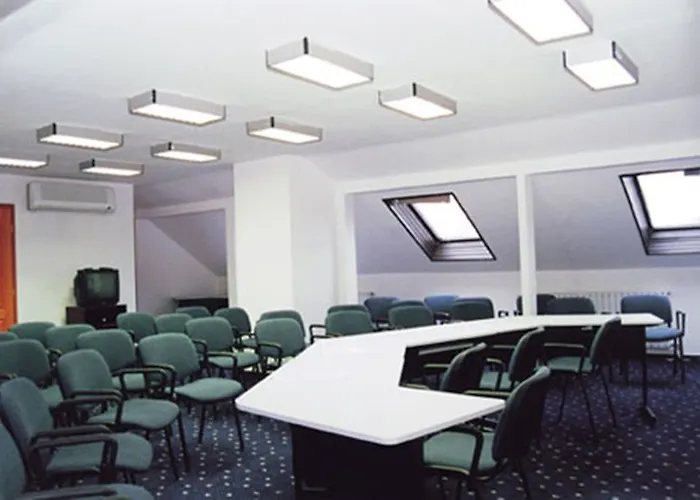 Gloria Center 3* Budapest