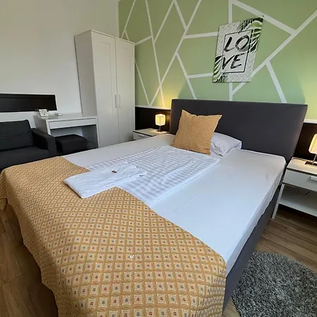 Gloria Center 3*